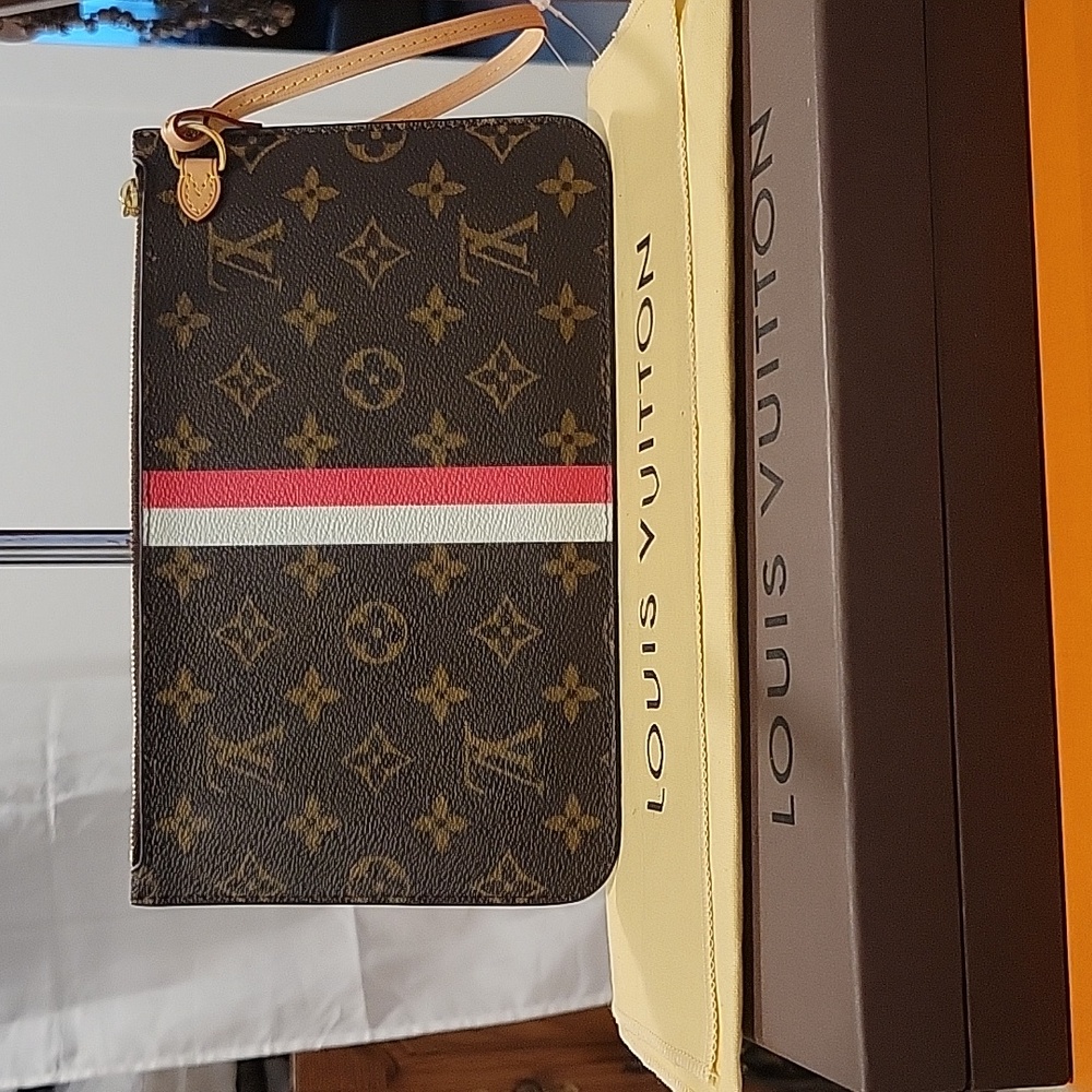 Louis Vuitton mono wristlet Porchette